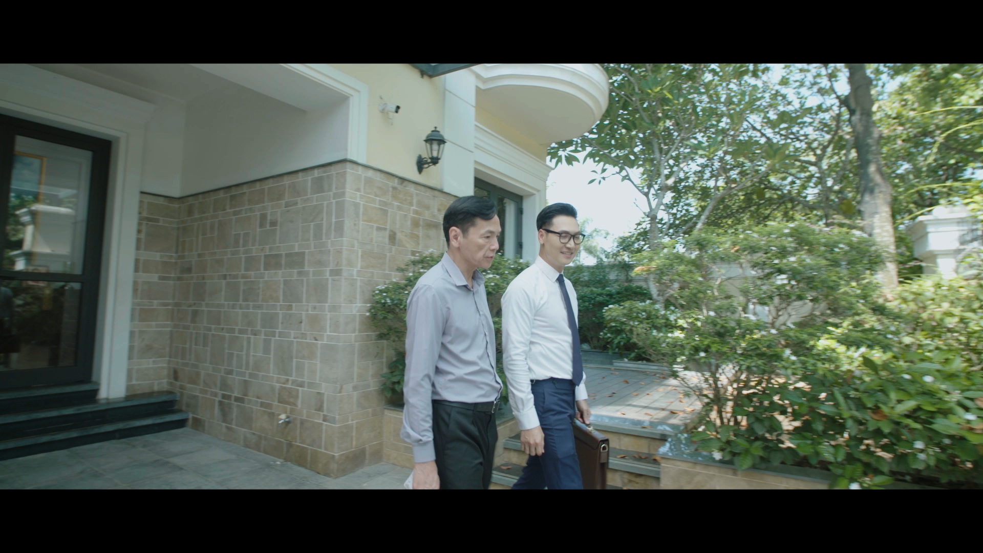 Dàn diễn viên từ chính đến phụ đều là 'nam thần', 'cực phẩm' của phim Lằn ranhtrong phim mới về sáp nhập, tinh gọn bộ máy - Ảnh 6. Dàn diễn viên từ chính đến phụ đều là 'nam thần', 'cực phẩm' của phim Lằn ranhtrong phim mới về sáp nhập, tinh gọn bộ máy - Ảnh 6.