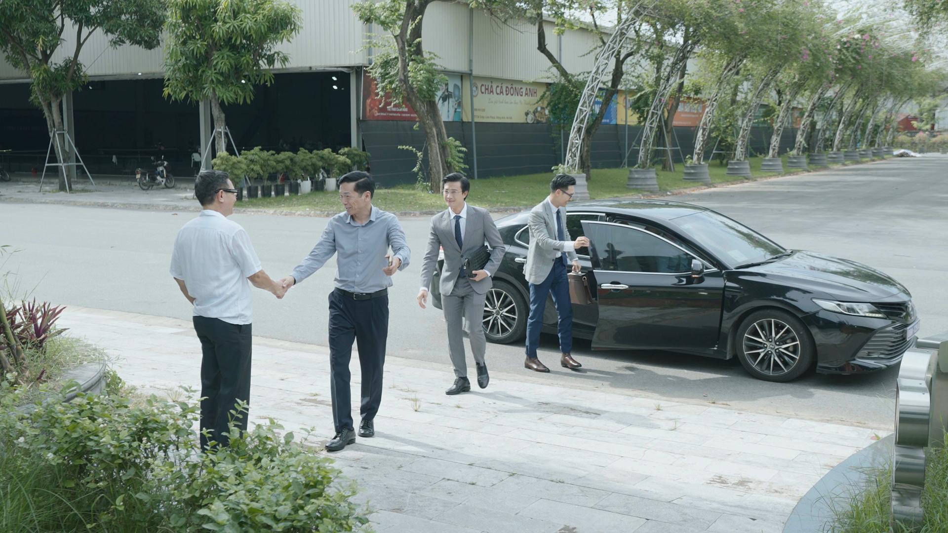 Dàn diễn viên từ chính đến phụ đều là 'nam thần', 'cực phẩm' của phim Lằn ranhtrong phim mới về sáp nhập, tinh gọn bộ máy - Ảnh 11. Dàn diễn viên từ chính đến phụ đều là 'nam thần', 'cực phẩm' của phim Lằn ranhtrong phim mới về sáp nhập, tinh gọn bộ máy - Ảnh 11.