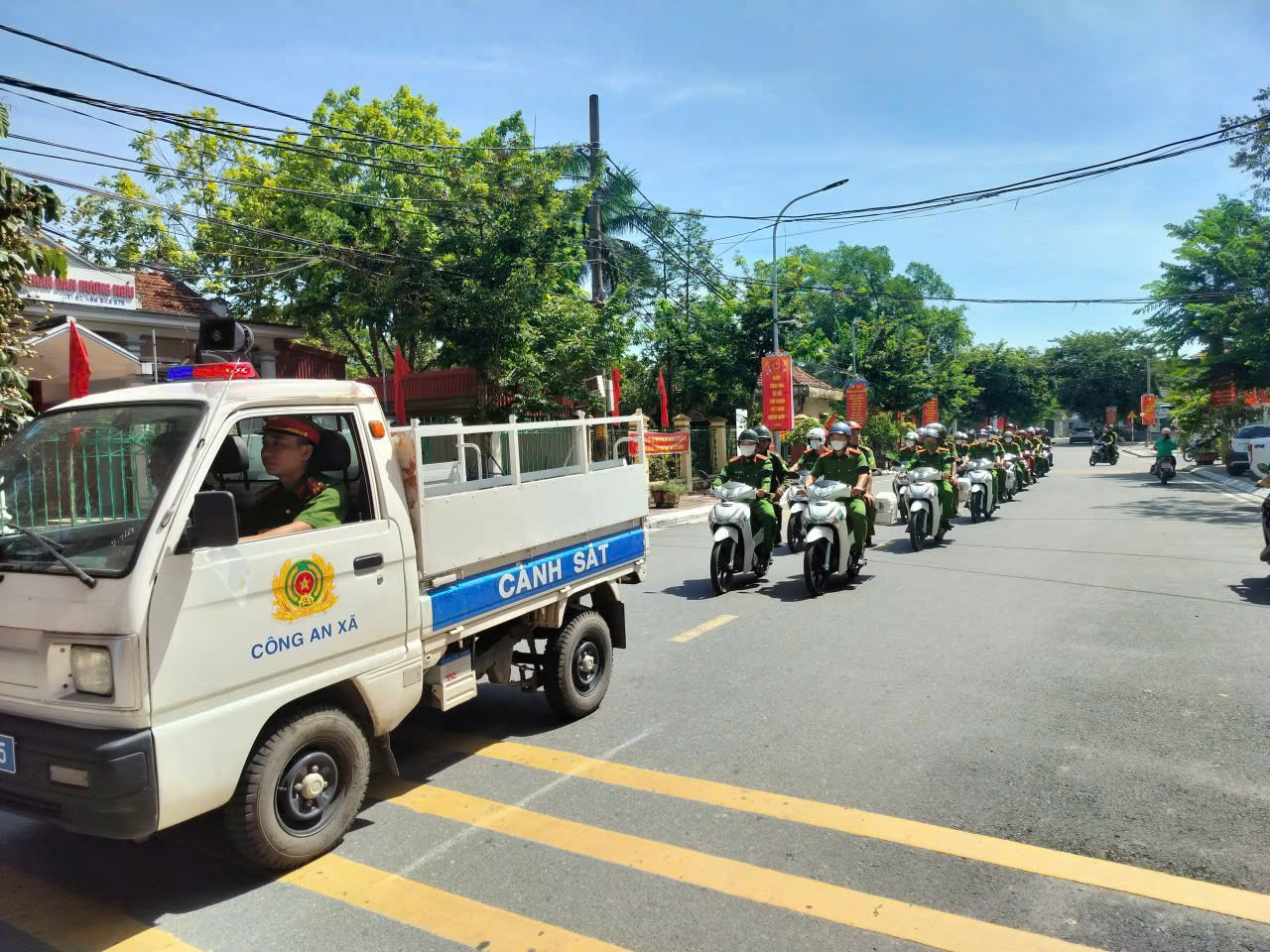 Công an Hà Nội tinh gọn bộ máy , tội phạm giảm sâu , phục vụ nhân dân hiệu quả - Ảnh 3. Công an Hà Nội tinh gọn bộ máy , tội phạm giảm sâu , phục vụ nhân dân hiệu quả - Ảnh 3.