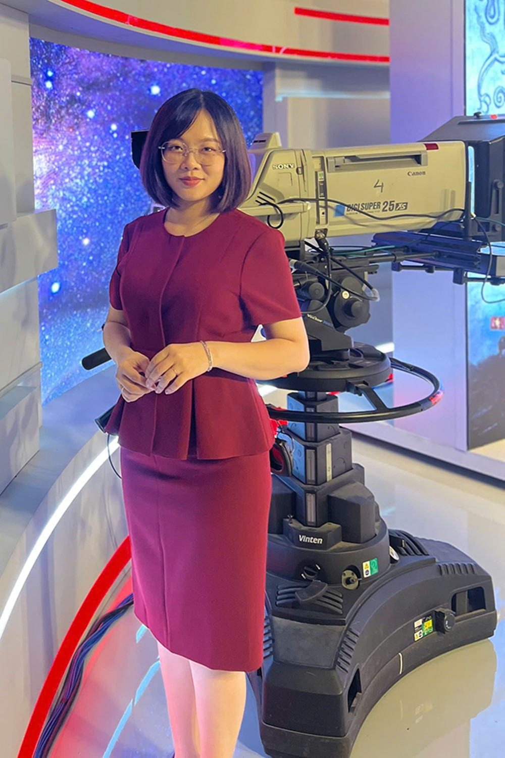 Nữ BTV nói tiếng Anh như gió được tuyển thẳng vào VTV là ai? - Ảnh 4. Nữ BTV nói tiếng Anh như gió được tuyển thẳng vào VTV là ai? - Ảnh 4.