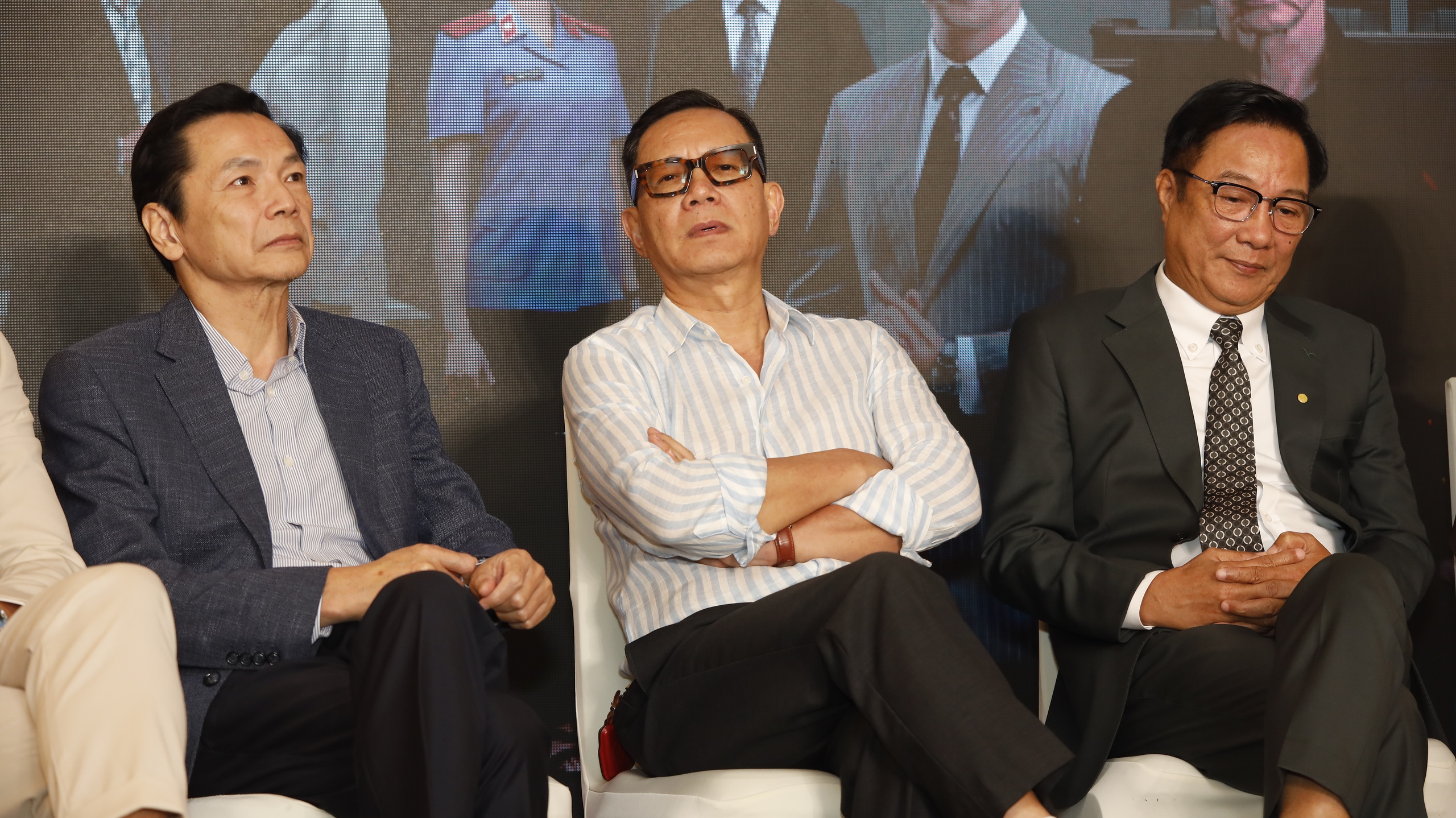 Dàn diễn viên từ chính đến phụ đều là 'nam thần', 'cực phẩm' của phim Lằn ranhtrong phim mới về sáp nhập, tinh gọn bộ máy - Ảnh 2. Dàn diễn viên từ chính đến phụ đều là 'nam thần', 'cực phẩm' của phim Lằn ranhtrong phim mới về sáp nhập, tinh gọn bộ máy - Ảnh 2.