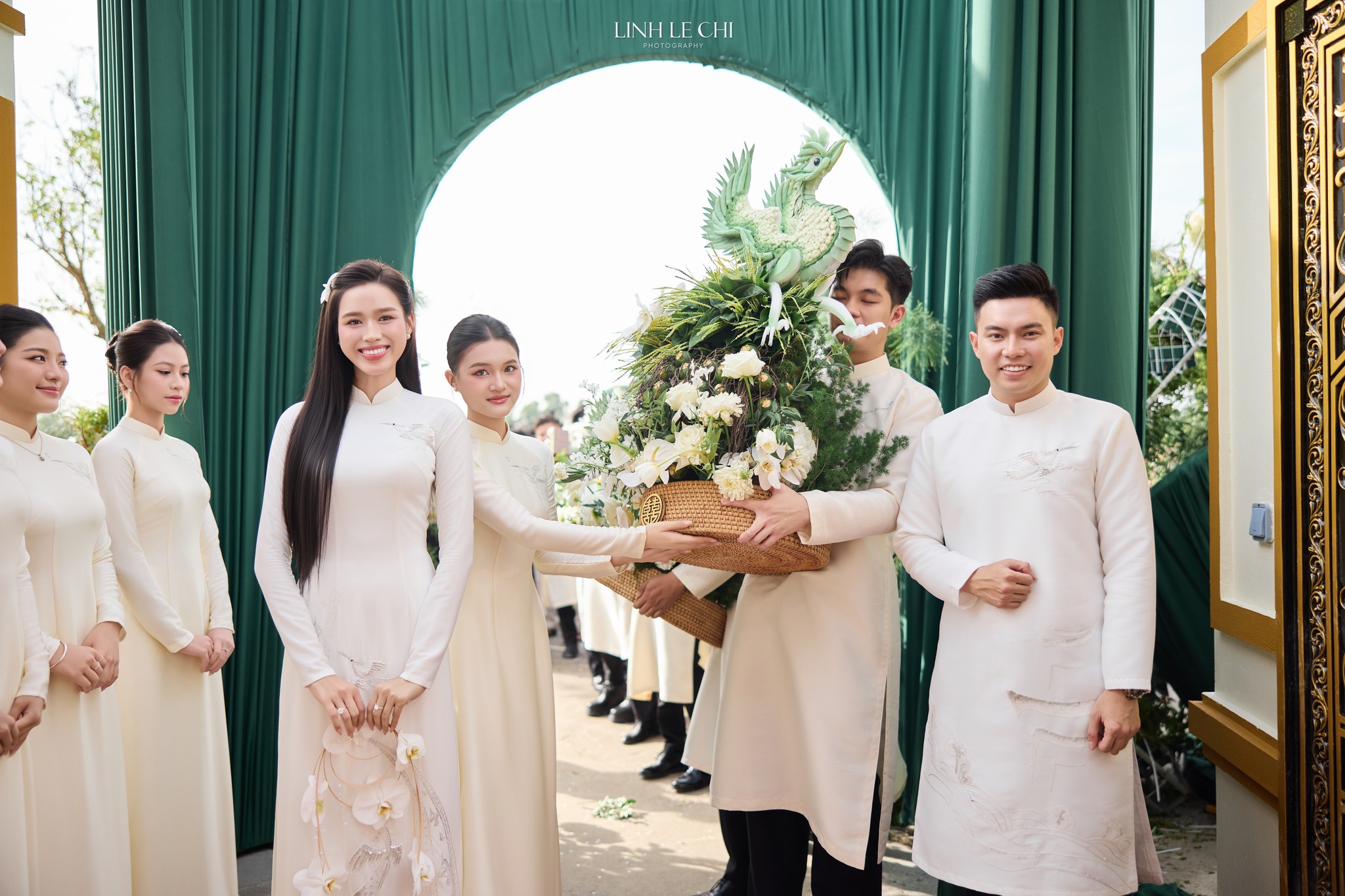 Bố chồng Đỗ Thị Hà là ai - Ảnh 6. Bố chồng Đỗ Thị Hà là ai - Ảnh 6.