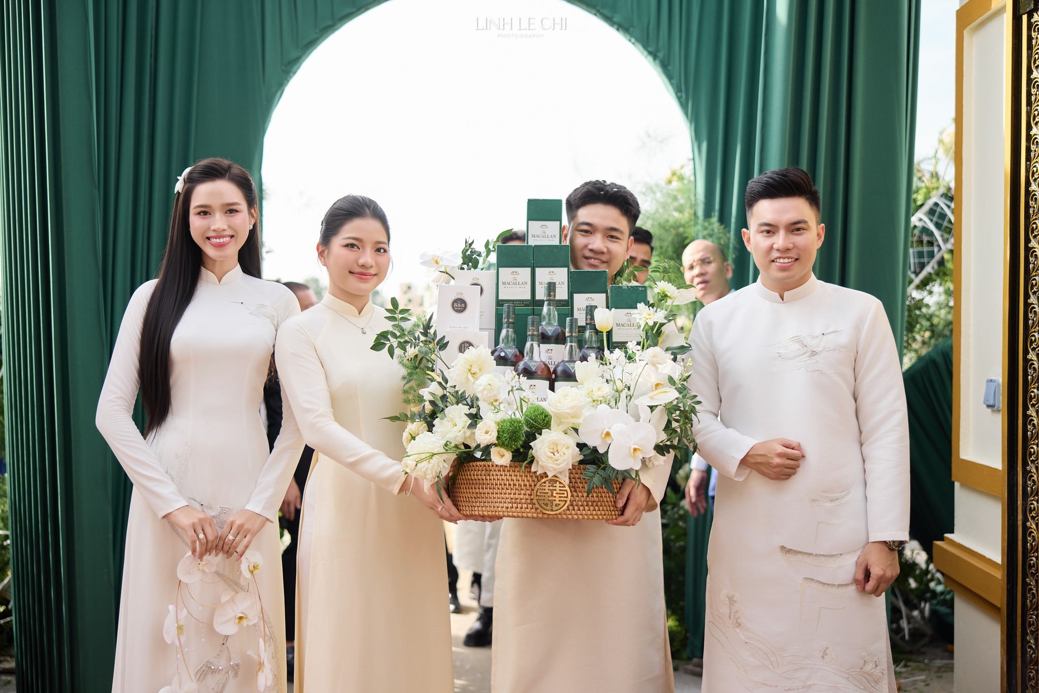 Bố chồng Đỗ Thị Hà là ai - Ảnh 9. Bố chồng Đỗ Thị Hà là ai - Ảnh 9.