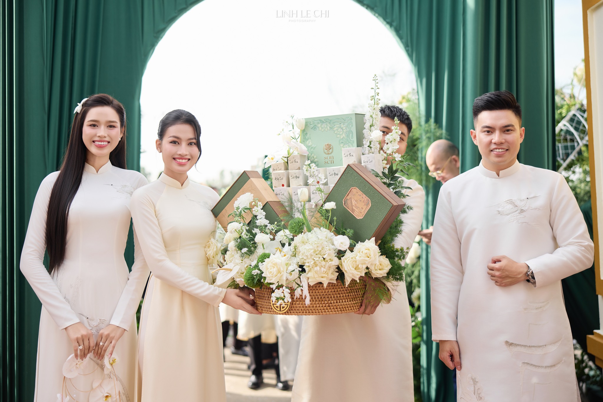 Bố chồng Đỗ Thị Hà là ai - Ảnh 11. Bố chồng Đỗ Thị Hà là ai - Ảnh 11.