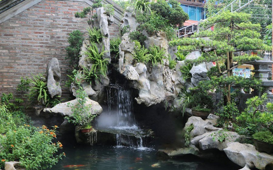 thac-nuoc-phong-thuy-anh-bia-17606079402861161509243-0-0-562-900-crop-17606079439581313152653.jpg