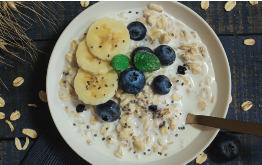 7 lợi ích tuyệt vời nếu bạn ăn cháo yến mạch vào buổi sáng - Ảnh 1.