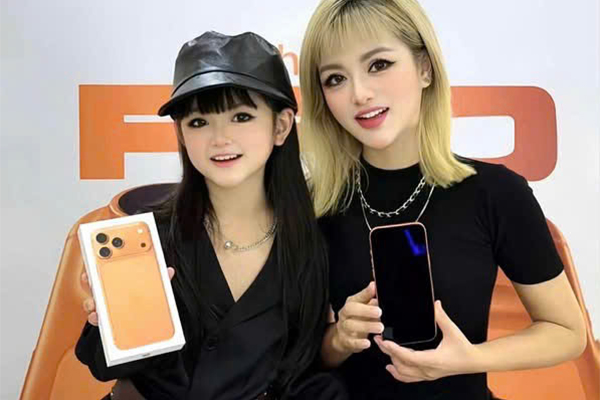 Con gái Quỳnh Kool đời thực tặng mẹ đẻ iPhone 17 - Ảnh 3. Con gái Quỳnh Kool đời thực tặng mẹ đẻ iPhone 17 - Ảnh 3.