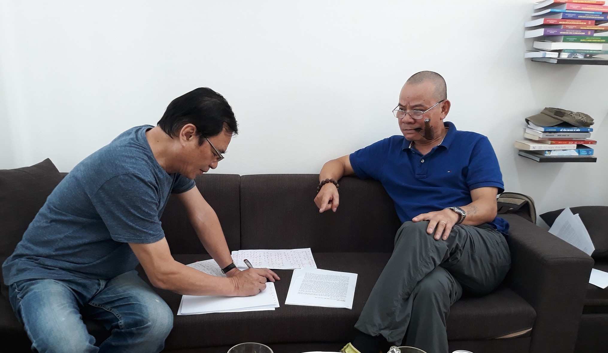 Nhà văn Phạm Ngọc Tiến: Tôi và Khải Hưng ngược tính khác nết, va chạm như cơm bữa - Ảnh 1. Nhà văn Phạm Ngọc Tiến: Tôi và Khải Hưng ngược tính khác nết, va chạm như cơm bữa - Ảnh 1.