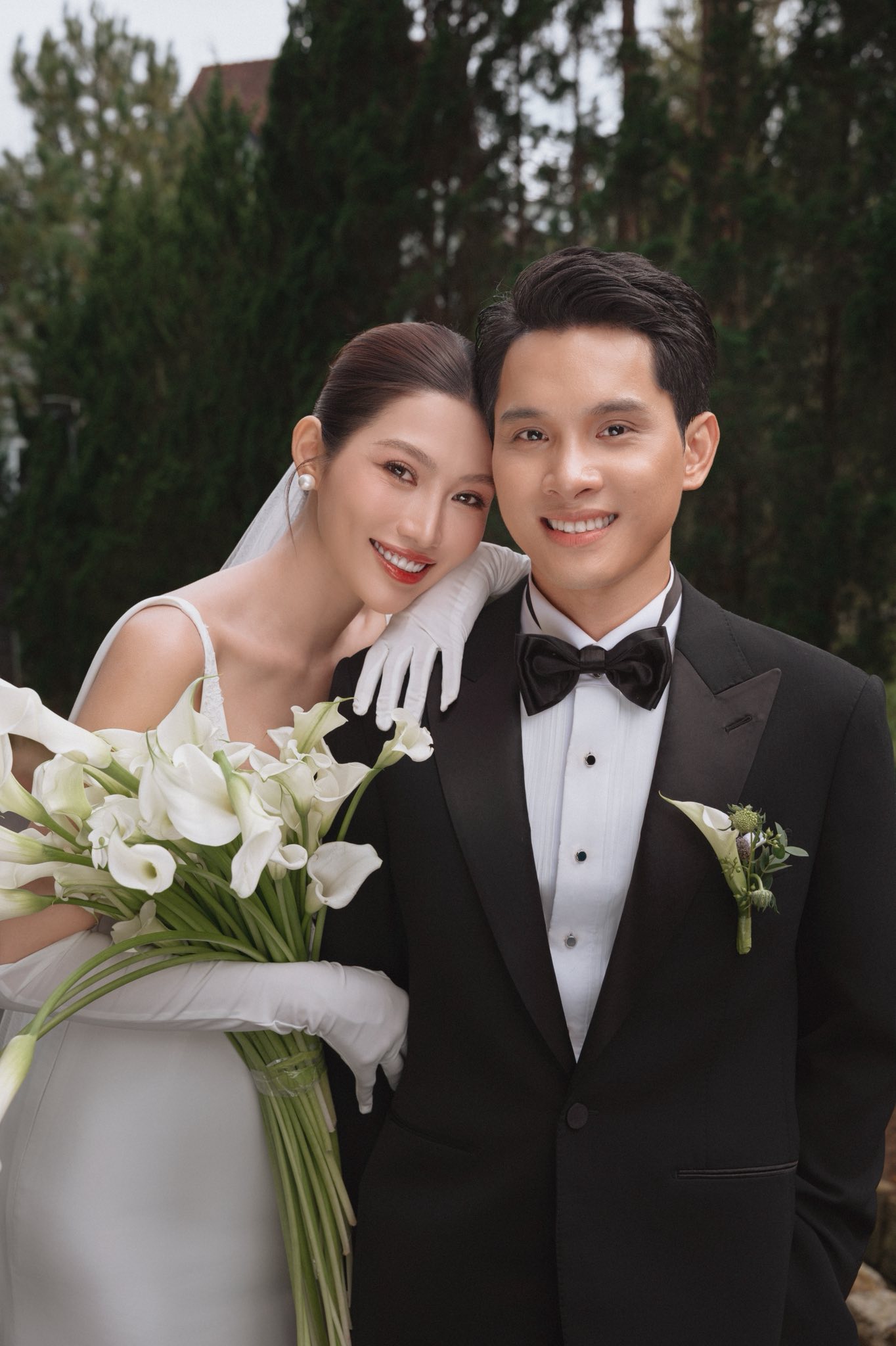 Đỗ Thị Hà và Chế Nguyễn Quỳnh Châu: Hai người đẹp theo chồng về dinh trong tháng 10 - Ảnh 3. Đỗ Thị Hà và Chế Nguyễn Quỳnh Châu: Hai người đẹp theo chồng về dinh trong tháng 10 - Ảnh 3.