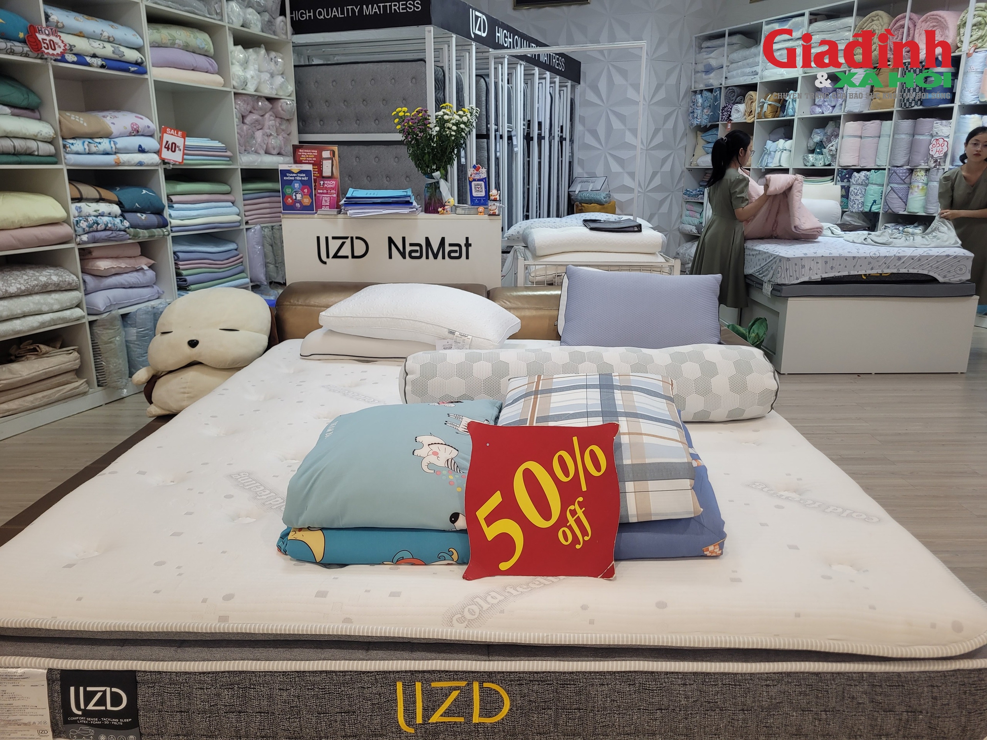 Bảo vệ người tiêu dùng: Thị trường quà tặng 20 / 10 sôi động với nhiều ưu đãi hấp dẫn - Ảnh 2. Bảo vệ người tiêu dùng: Thị trường quà tặng 20 / 10 sôi động với nhiều ưu đãi hấp dẫn - Ảnh 2.