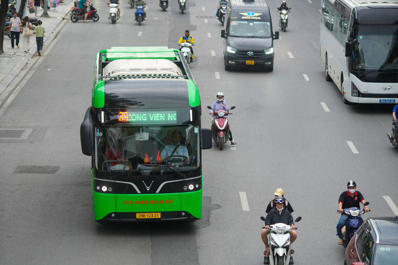 Hà Nội đề xuất điều chỉnh nhiều tuyến buýt kết nối với Bến xe khách Yên Sở - Ảnh 1.