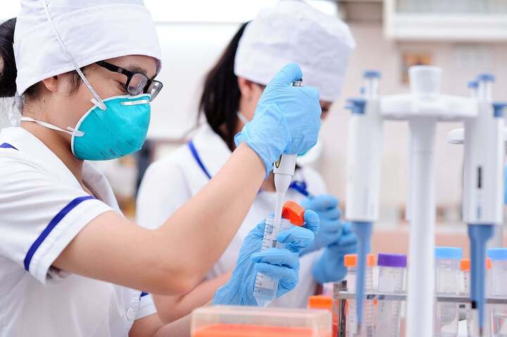 Cô gái trẻ đưa con nuôi đi xét nghiệm ADN để 'minh oan' với gia đình bạn trai - Ảnh 2. Cô gái trẻ đưa con nuôi đi xét nghiệm ADN để 'minh oan' với gia đình bạn trai - Ảnh 2.