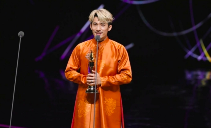 Liên Bỉnh Phát: Từ MC hội chợ, phục vụ đến 'Lương Triều Vỹ của Việt Nam' - Ảnh 1. Liên Bỉnh Phát: Từ MC hội chợ, phục vụ đến 'Lương Triều Vỹ của Việt Nam' - Ảnh 1.