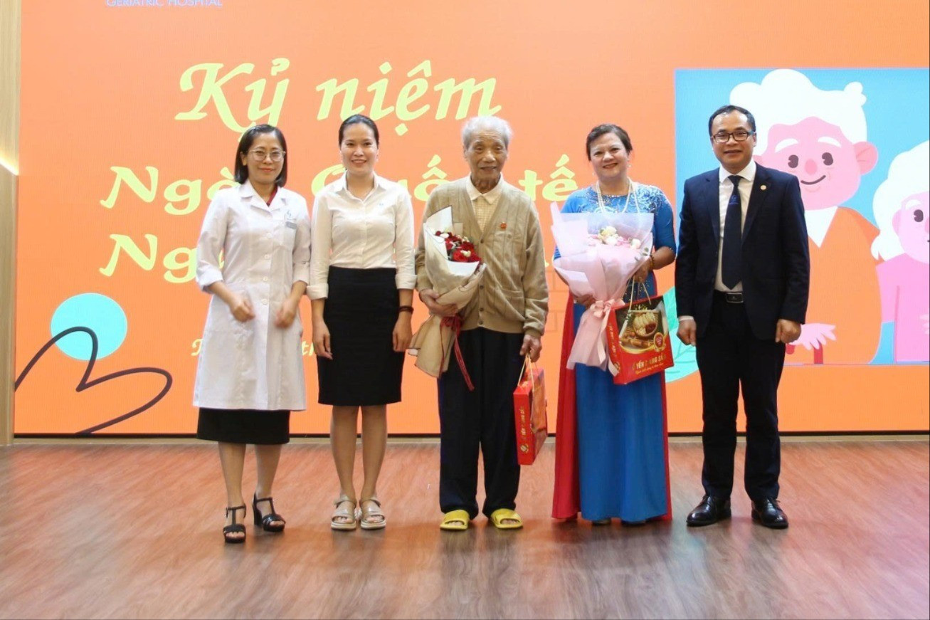 NSND Trần Hiếu nhập viện - Ảnh 1.