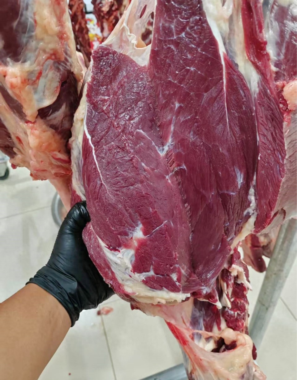 Khi mua thịt bò, bạn nên chọn loại &quot;treo&quot; hay &quot;trưng bày&quot;? Hãy ghi nhớ 4 điều này để tránh bị lừa bởi người bán thịt- Ảnh 1.