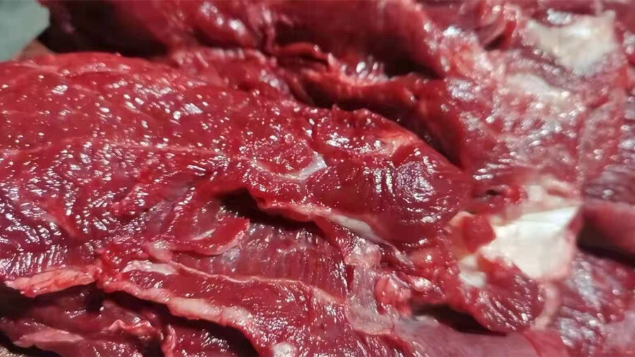 Khi mua thịt bò, bạn nên chọn loại &quot;treo&quot; hay &quot;trưng bày&quot;? Hãy ghi nhớ 4 điều này để tránh bị lừa bởi người bán thịt- Ảnh 3.