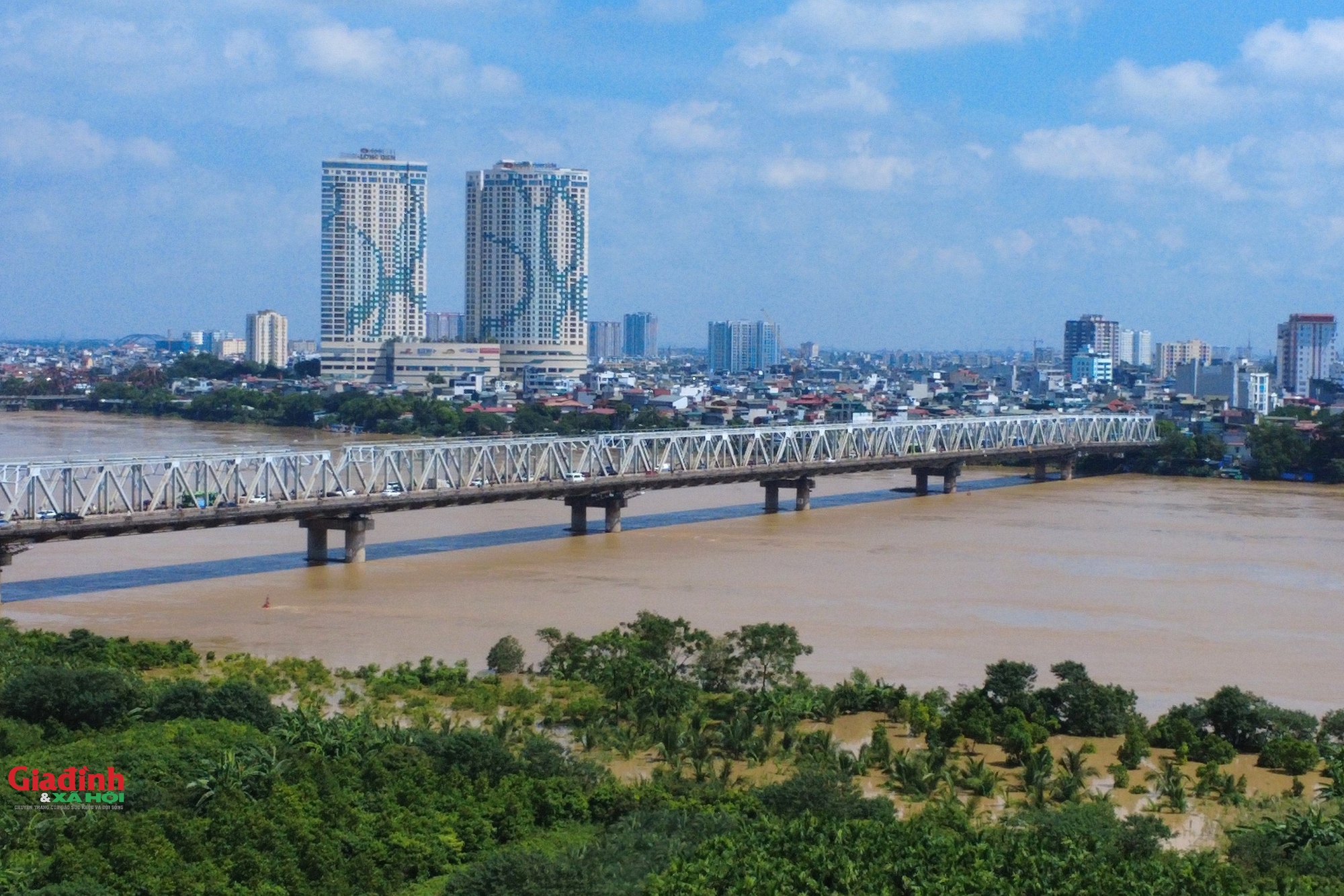Lũ sông Hồng đạt đỉnh tại Hà Nội , nhiều khu vực ven sông ngập nước - Ảnh 1.