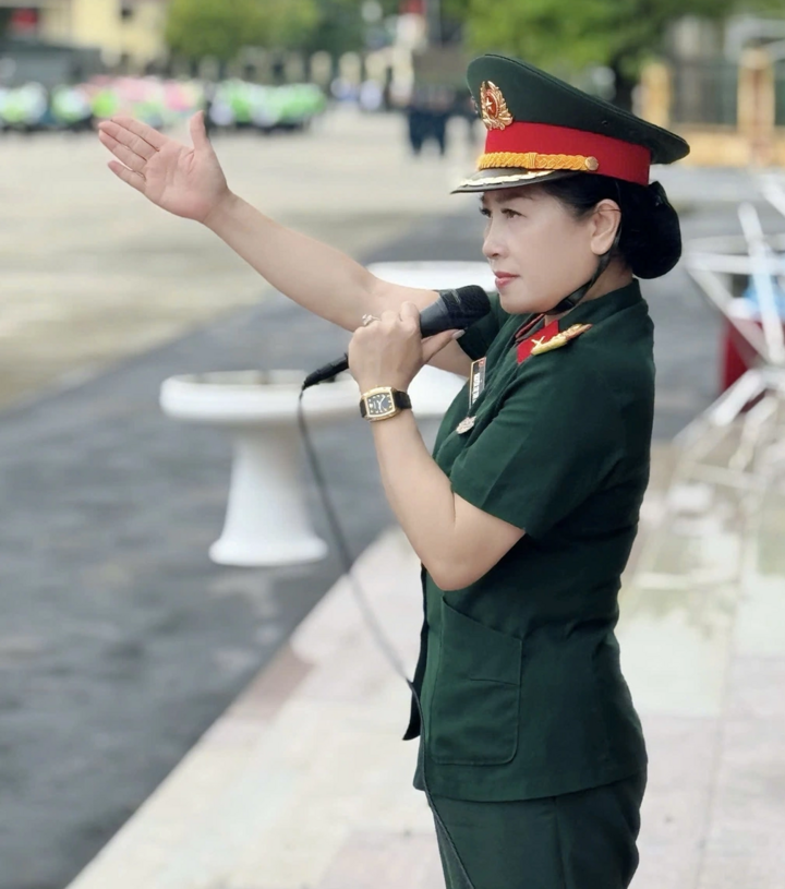 Nữ NSND mang hàm Đại tá, có bằng tiến sĩ, hiện là Giám đốc nhà hát - Ảnh 3.