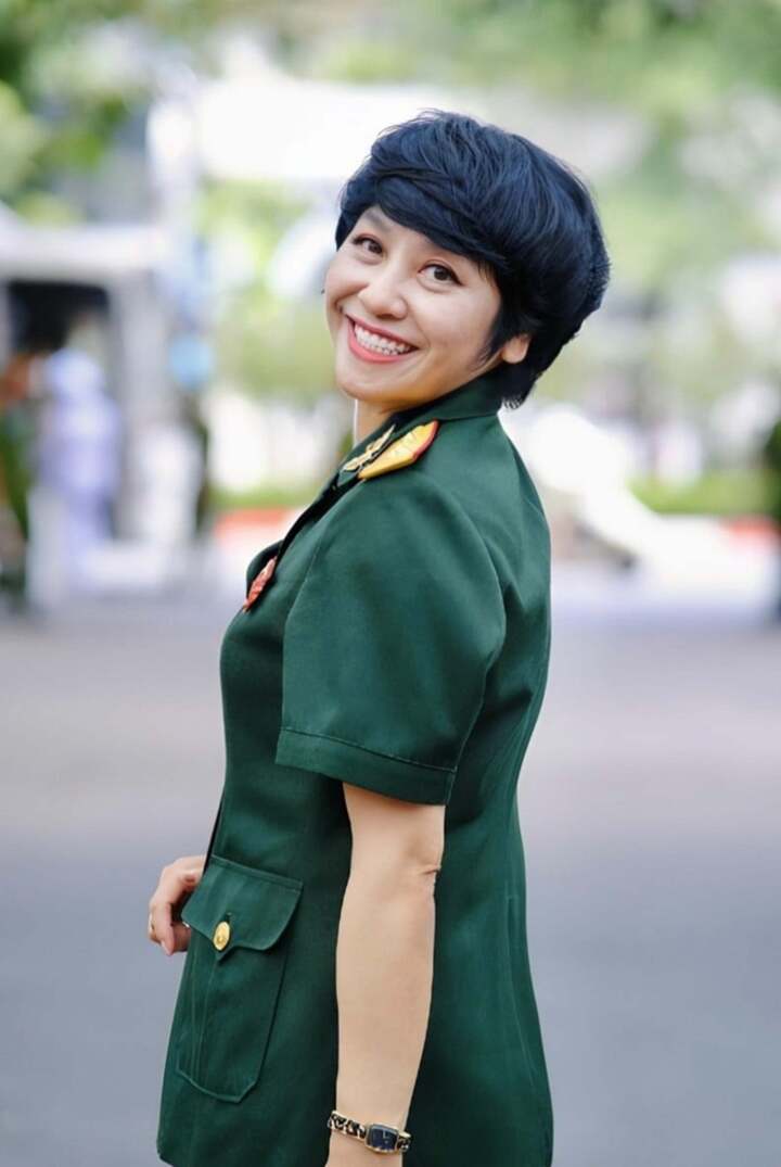 Nữ NSND mang hàm Đại tá, có bằng tiến sĩ, hiện là Giám đốc nhà hát - Ảnh 2.