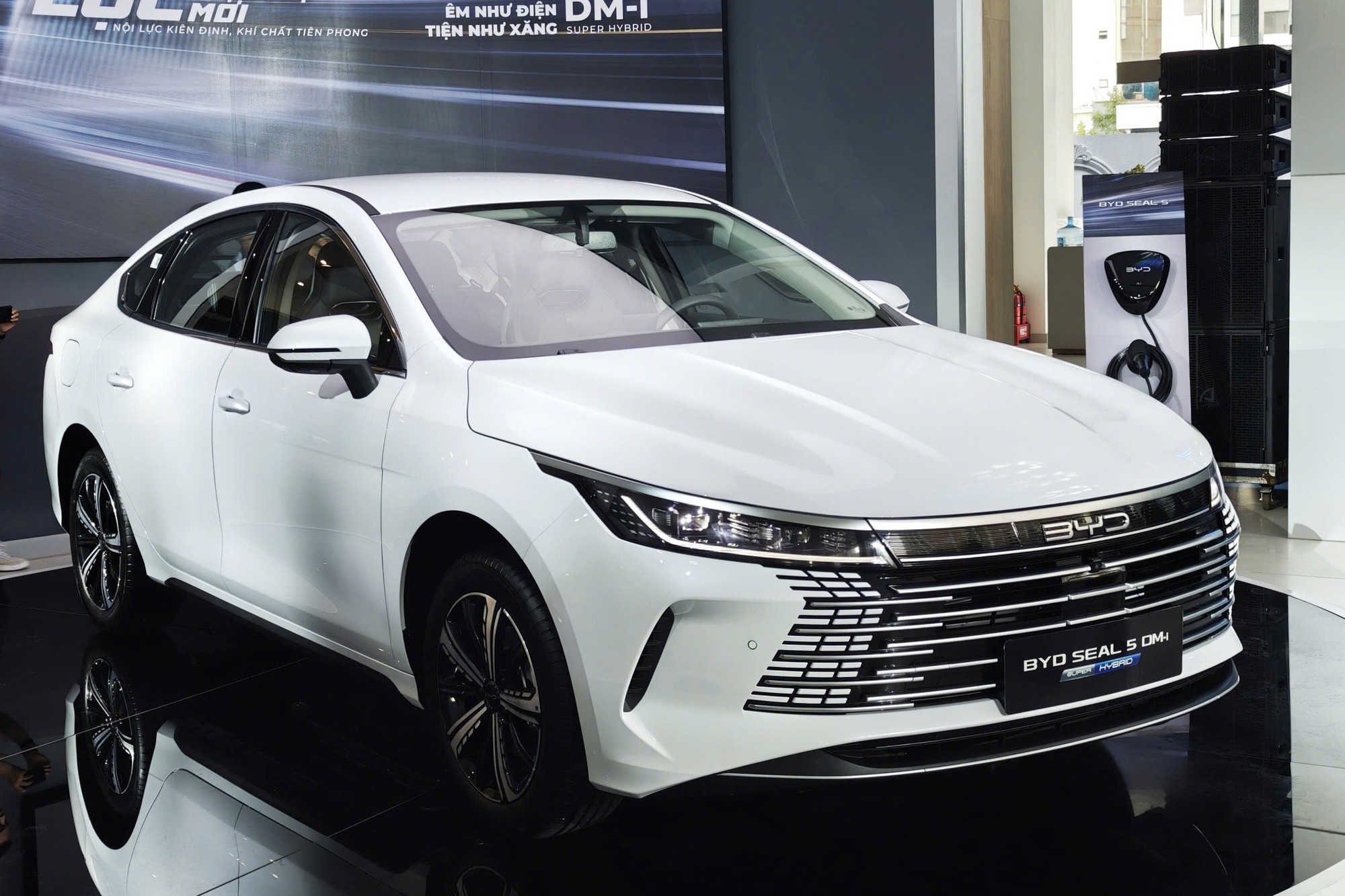 Sedan hạng C giá 696 triệu đồng bán ở Việt Nam mạnh nhất phân khúc, rẻ hơn hẳn Honda City - Ảnh 2. Sedan hạng C giá 696 triệu đồng bán ở Việt Nam mạnh nhất phân khúc, rẻ hơn hẳn Honda City - Ảnh 2.