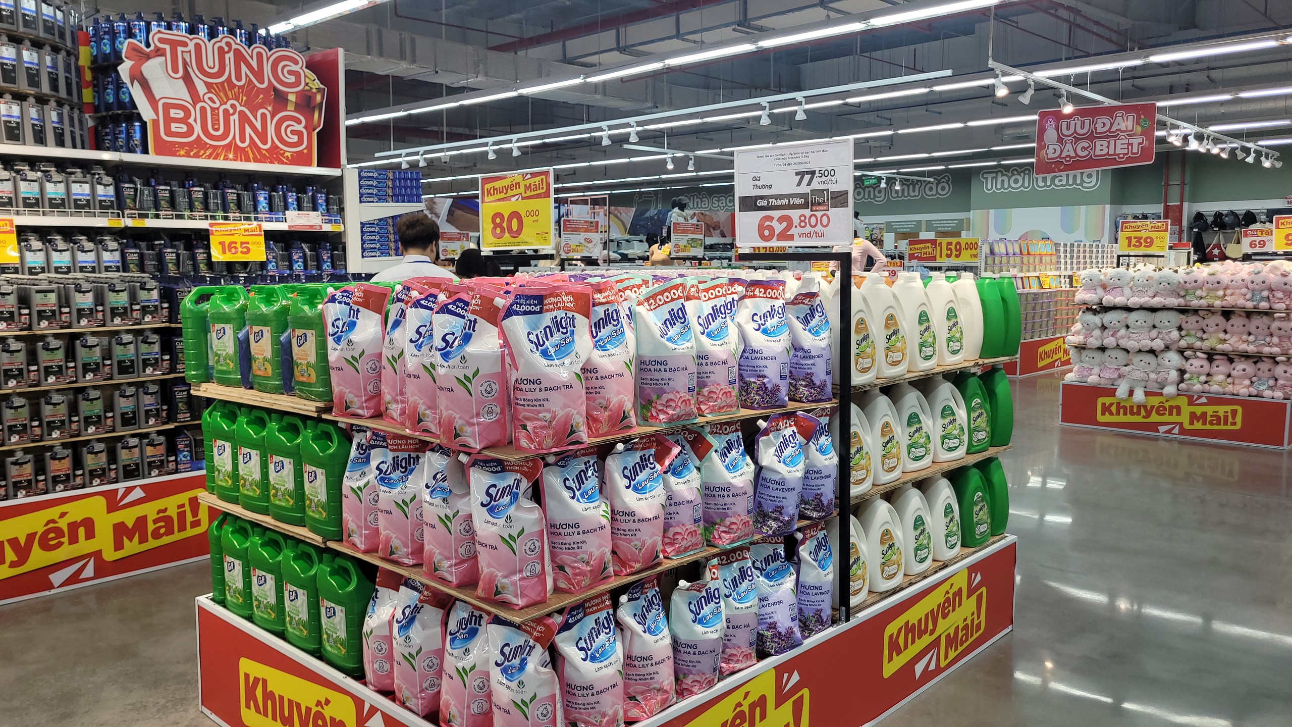 Thị trường quà tặng ngày 20 / 10: Khuyến mãi hóa mỹ phẩm bảo vệ người tiêu dùng - Ảnh 3. Thị trường quà tặng ngày 20 / 10: Khuyến mãi hóa mỹ phẩm bảo vệ người tiêu dùng - Ảnh 3.