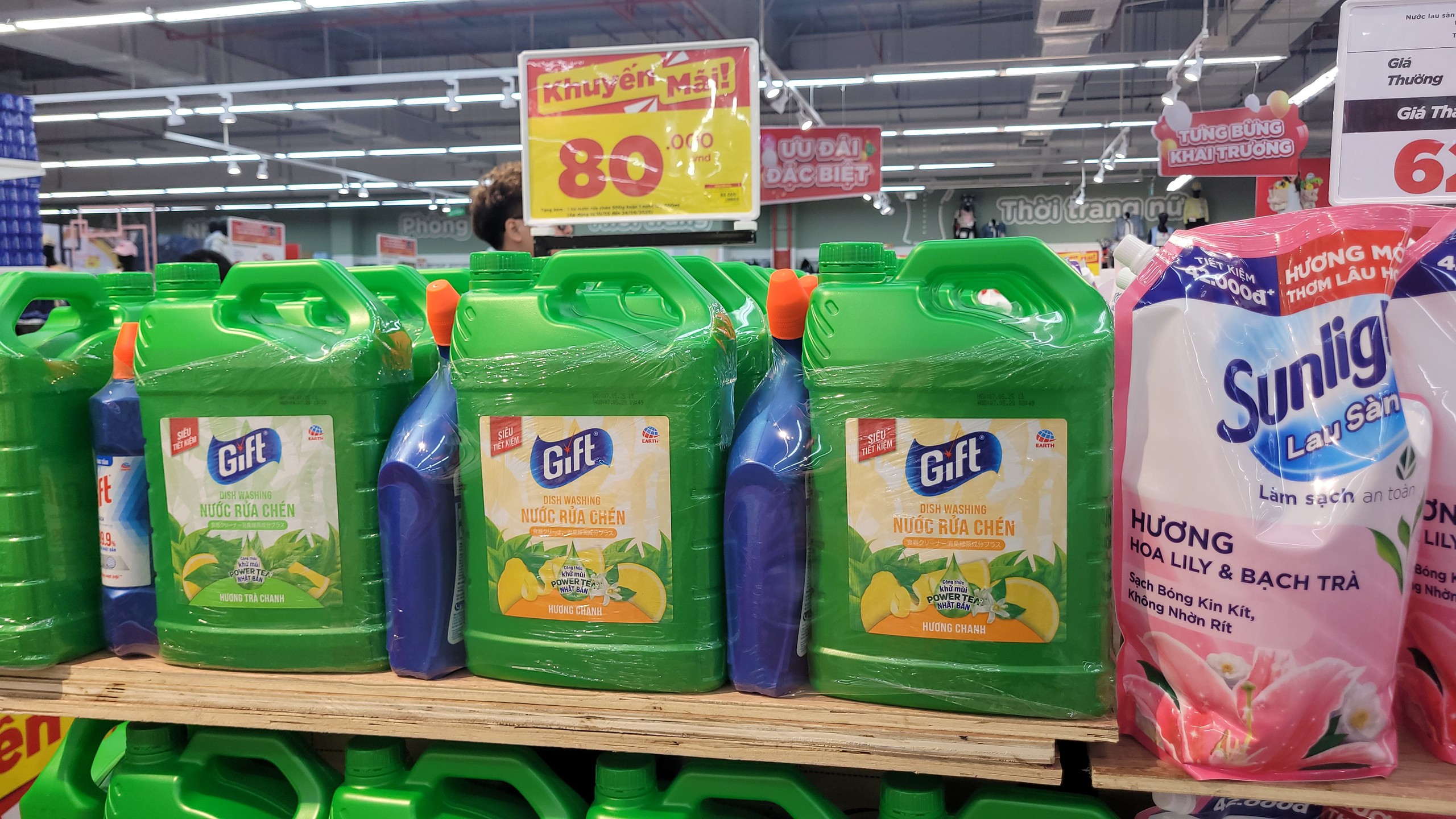 Thị trường quà tặng ngày 20 / 10: Khuyến mãi hóa mỹ phẩm bảo vệ người tiêu dùng - Ảnh 5. Thị trường quà tặng ngày 20 / 10: Khuyến mãi hóa mỹ phẩm bảo vệ người tiêu dùng - Ảnh 5.