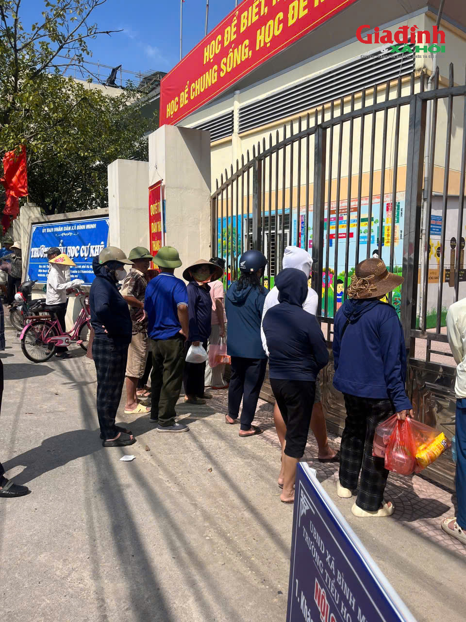 Diễn biến mới vụ bếp ăn trường học ở Hà Nội: Phụ huynh bức xúc về thực phẩm ôi thiu - Ảnh 2. Diễn biến mới vụ bếp ăn trường học ở Hà Nội: Phụ huynh bức xúc về thực phẩm ôi thiu - Ảnh 2.