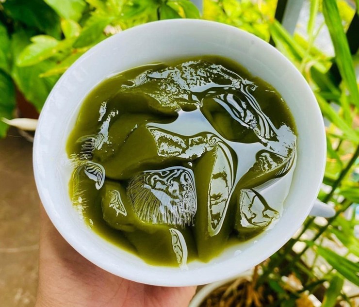 Cây dại ở bờ rào hóa "mỏ vàng", hái lá bán đều tay, thành đặc sản lạ nổi tiếng - Ảnh 2. Cây dại ở bờ rào hóa "mỏ vàng", hái lá bán đều tay, thành đặc sản lạ nổi tiếng - Ảnh 2.