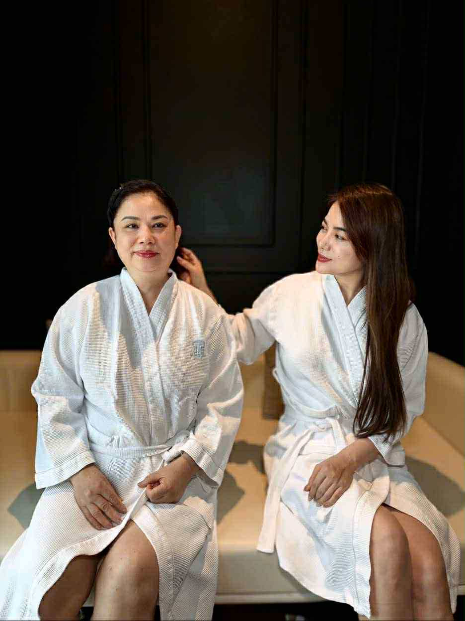 Mẹ Trương Ngọc Ánh, diễn viên ballet đẹp lừng lẫy một thời: U70 sống cùng con gái - Ảnh 7. Mẹ Trương Ngọc Ánh, diễn viên ballet đẹp lừng lẫy một thời: U70 sống cùng con gái - Ảnh 7.