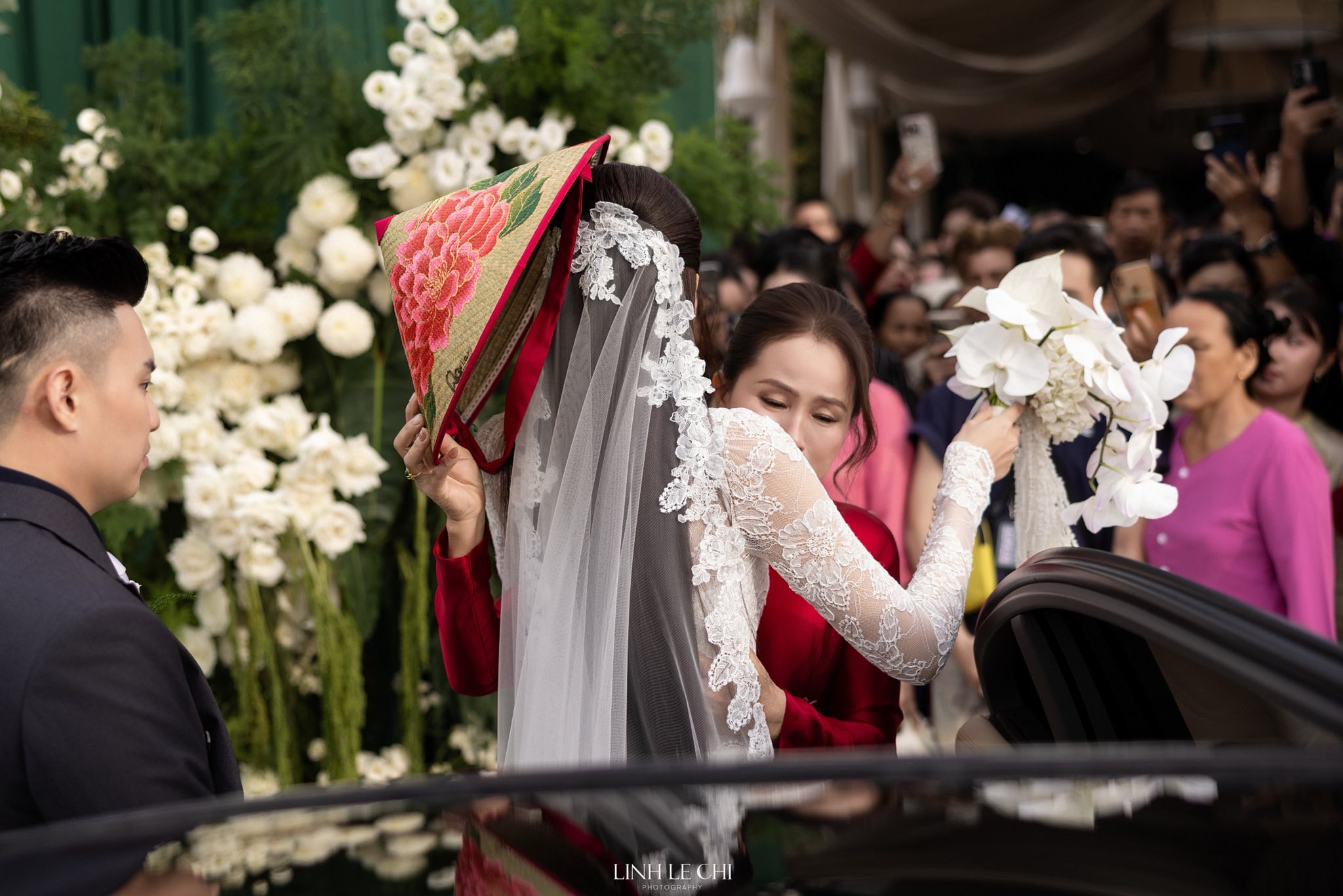 Lễ cưới Đỗ Thị Hà: Bố chồng và bố đẻ gửi gắm điều gì Tới đôi uyên ương? - Ảnh 8. Lễ cưới Đỗ Thị Hà: Bố chồng và bố đẻ gửi gắm điều gì Tới đôi uyên ương? - Ảnh 8.