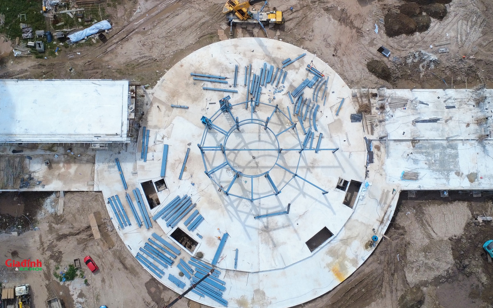 Bến xe Mỹ Đ&igrave;nh trước kỳ nghỉ 30/4: Lượng kh&aacute;ch tăng nhưng kh&ocirc;ng đột biến - Ảnh 1.