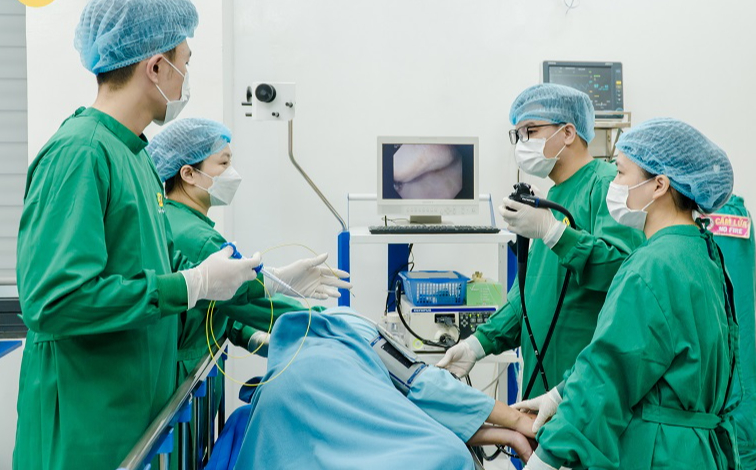 Nội soi tiêu hóa: Người phụ nữ phát hiện ung thư đại tràng từ dấu hiệu nhiều người Việt mắc nhưng bỏ qua - Ảnh 1.