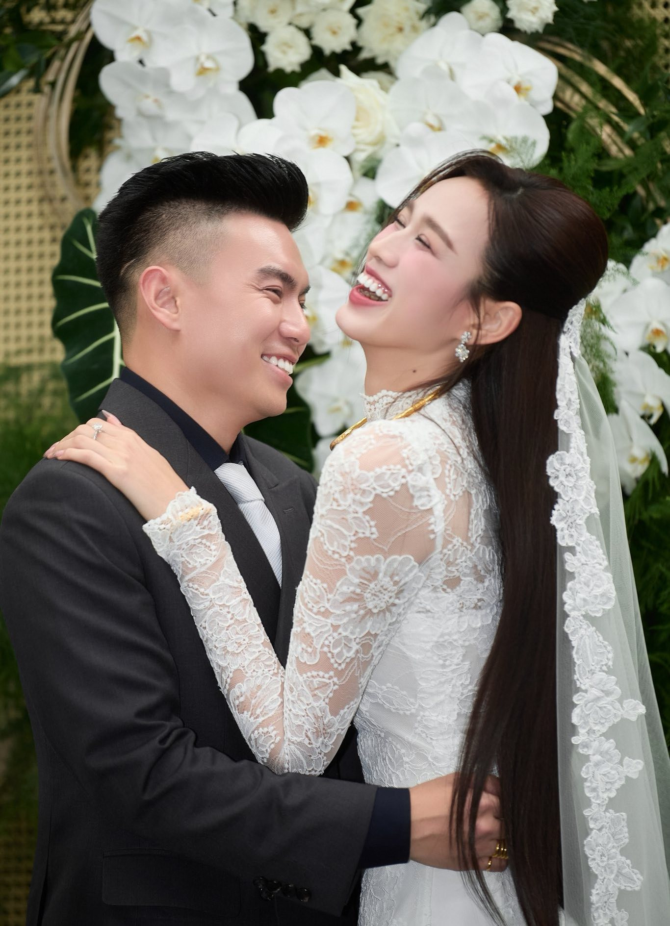 Tiệc cưới xa hoa của hoa hậu Đỗ Thị Hà và doanh nhân Nguyễn Viết Vương - Ảnh 1. Tiệc cưới xa hoa của hoa hậu Đỗ Thị Hà và doanh nhân Nguyễn Viết Vương - Ảnh 1.