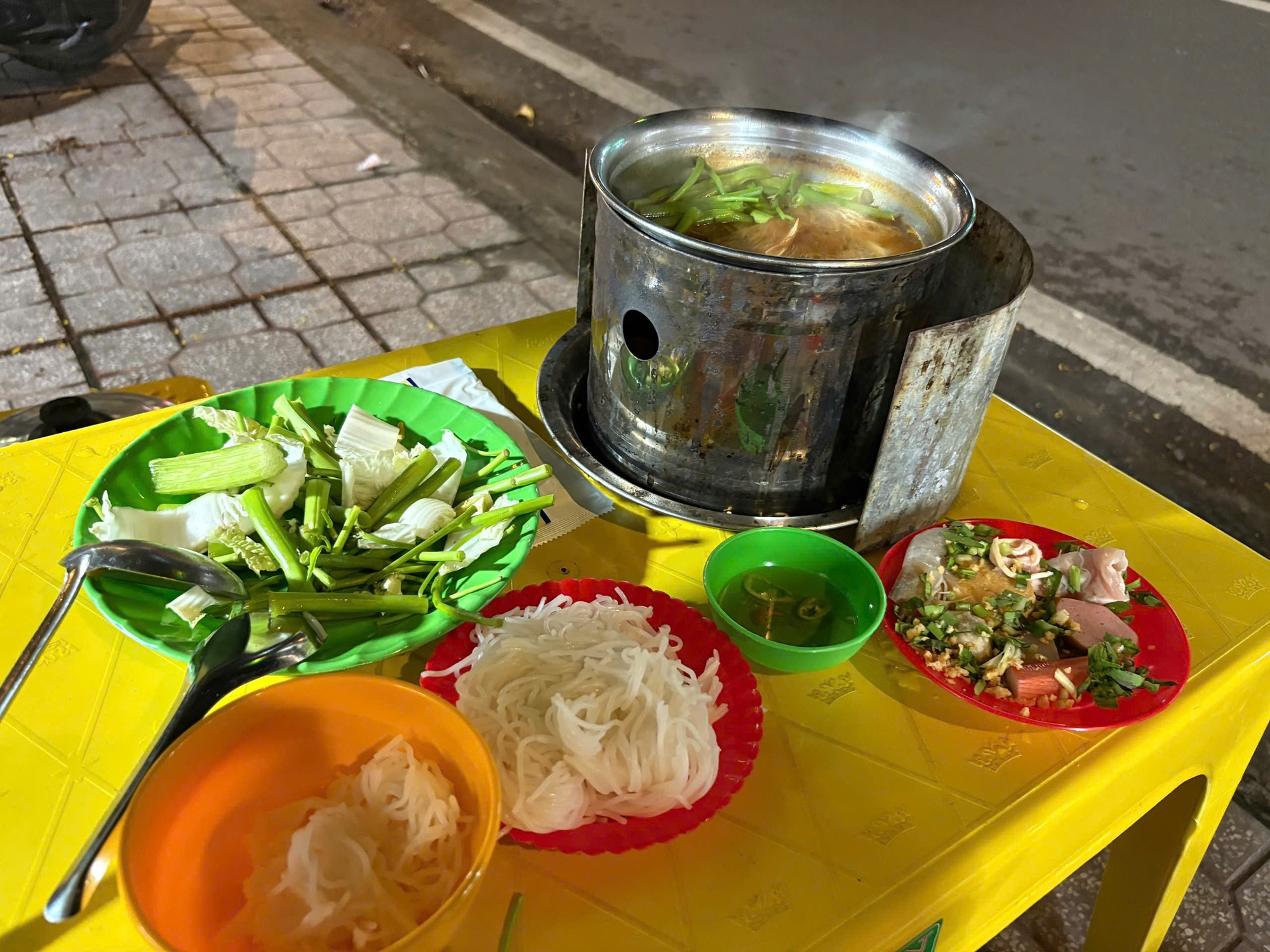 Lẩu 39.000 - 69.000 đồng "làm mưa làm gió" ở TP HCM - Ảnh 3.