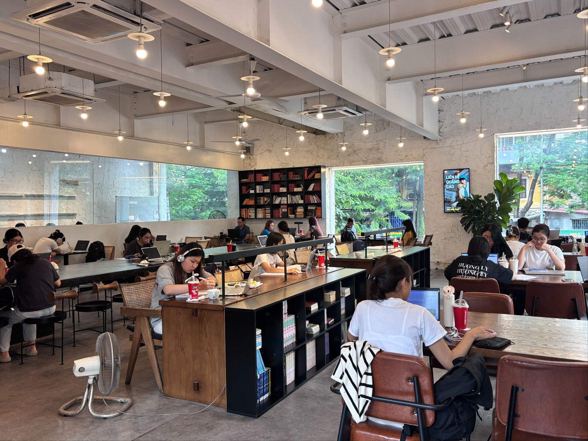 Khi giới trẻ biến quán cafe thành lớp học sáng tạo - Ảnh 2. Khi giới trẻ biến quán cafe thành lớp học sáng tạo - Ảnh 2.