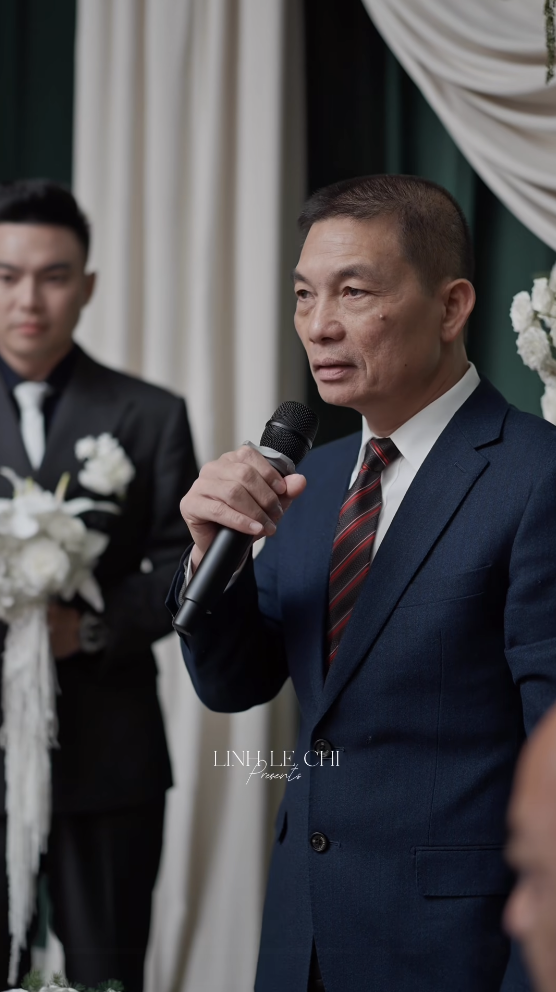Lễ cưới Đỗ Thị Hà: Bố chồng và bố đẻ gửi gắm điều gì Tới đôi uyên ương? - Ảnh 2. Lễ cưới Đỗ Thị Hà: Bố chồng và bố đẻ gửi gắm điều gì Tới đôi uyên ương? - Ảnh 2.