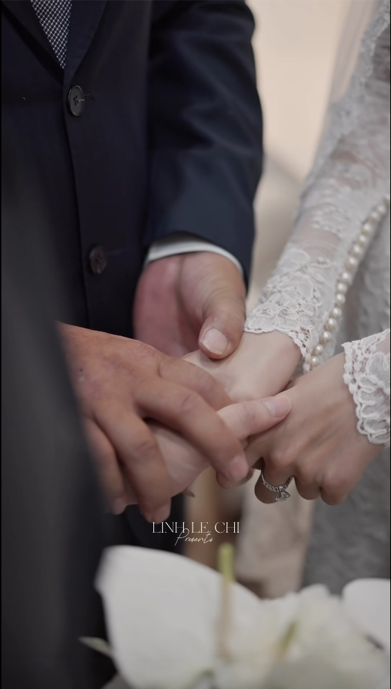 Lễ cưới Đỗ Thị Hà: Bố chồng và bố đẻ gửi gắm điều gì Tới đôi uyên ương? - Ảnh 5. Lễ cưới Đỗ Thị Hà: Bố chồng và bố đẻ gửi gắm điều gì Tới đôi uyên ương? - Ảnh 5.