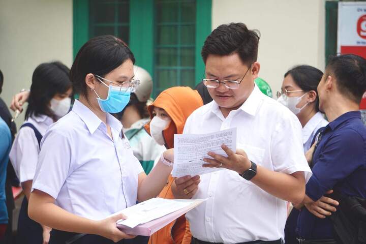 TP.HCM công bố đề minh họa thi lớp 10 năm 2026 - Ảnh 1. TP.HCM công bố đề minh họa thi lớp 10 năm 2026 - Ảnh 1.