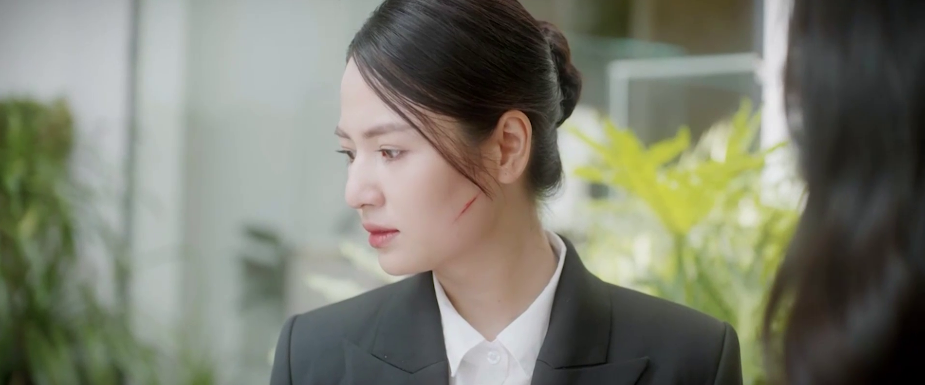 Gió ngang khoảng trời xanh - Tập 32: Ngân ê chề chịu nhục vì tin nhầm 'tổng tài'- Ảnh 5. Gió ngang khoảng trời xanh - Tập 32: Ngân ê chề chịu nhục vì tin nhầm 'tổng tài'- Ảnh 5.