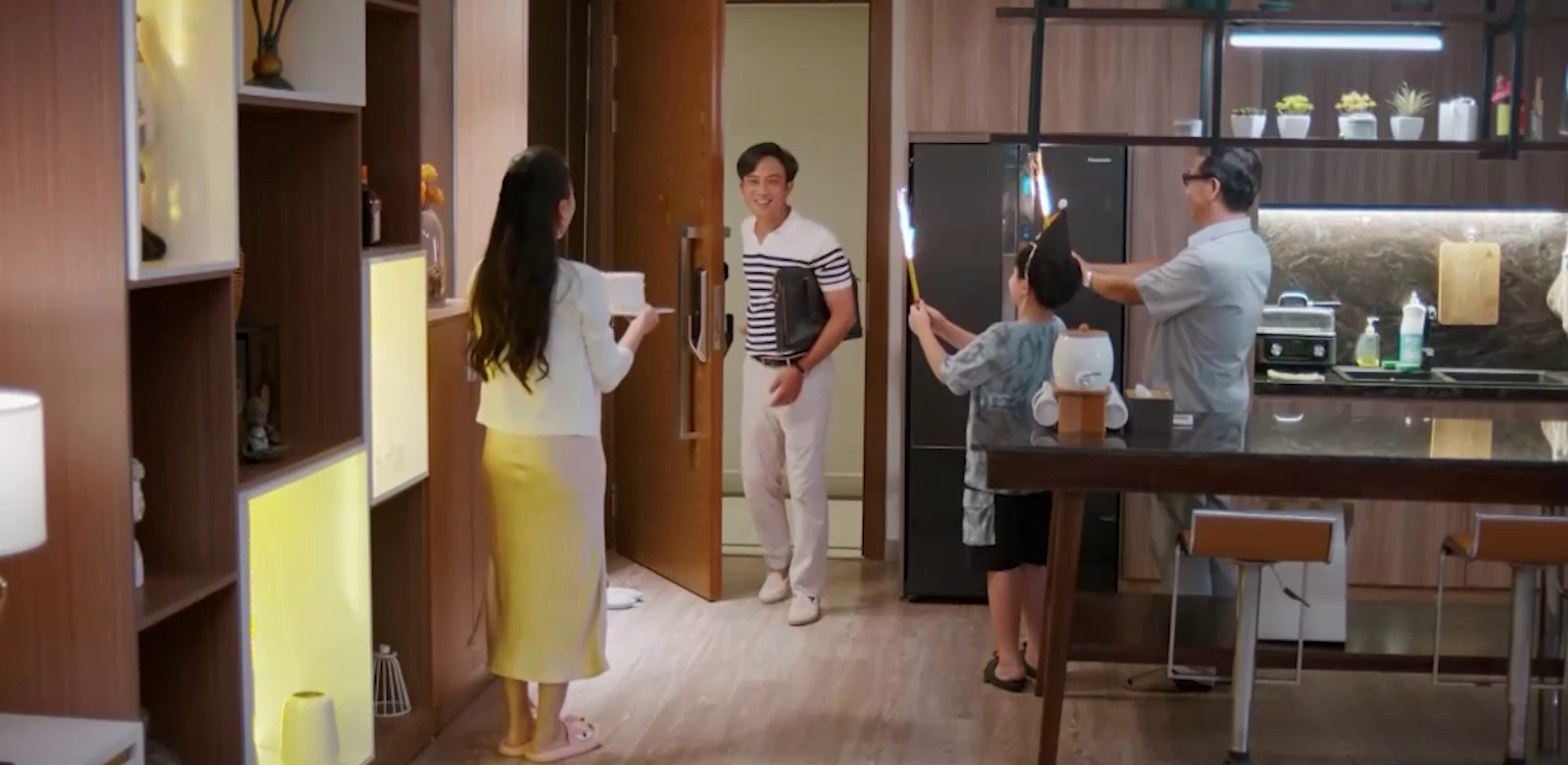 Gió ngang khoảng trời xanh - Tập 32: Ngân ê chề chịu nhục vì tin nhầm 'tổng tài'- Ảnh 7. Gió ngang khoảng trời xanh - Tập 32: Ngân ê chề chịu nhục vì tin nhầm 'tổng tài'- Ảnh 7.