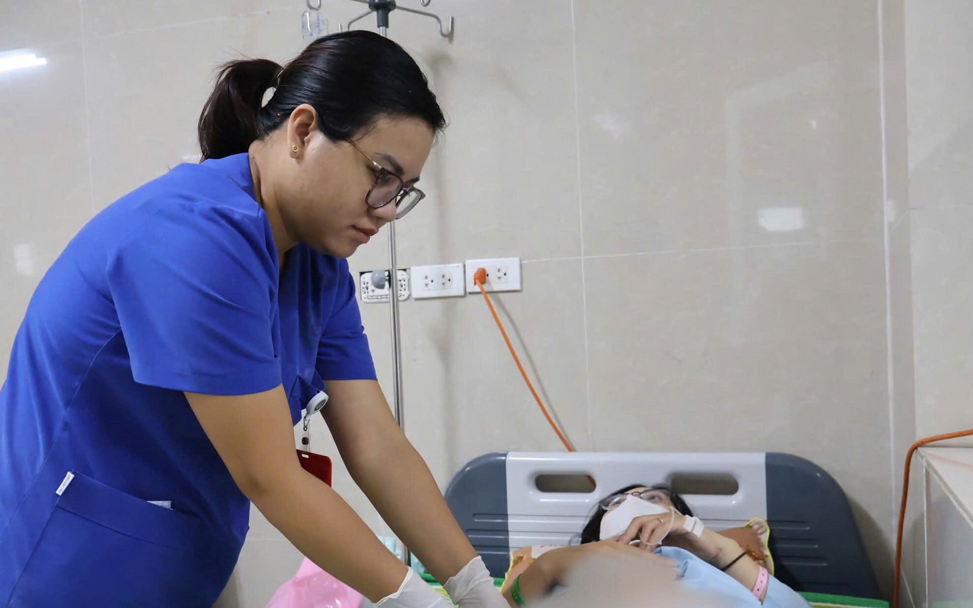 Phẫu thuật cứu sản phụ 45 tuổi bị vỡ u xơ tử cung hiếm gặp khi mang thai 29 tuần ở Ninh Bình