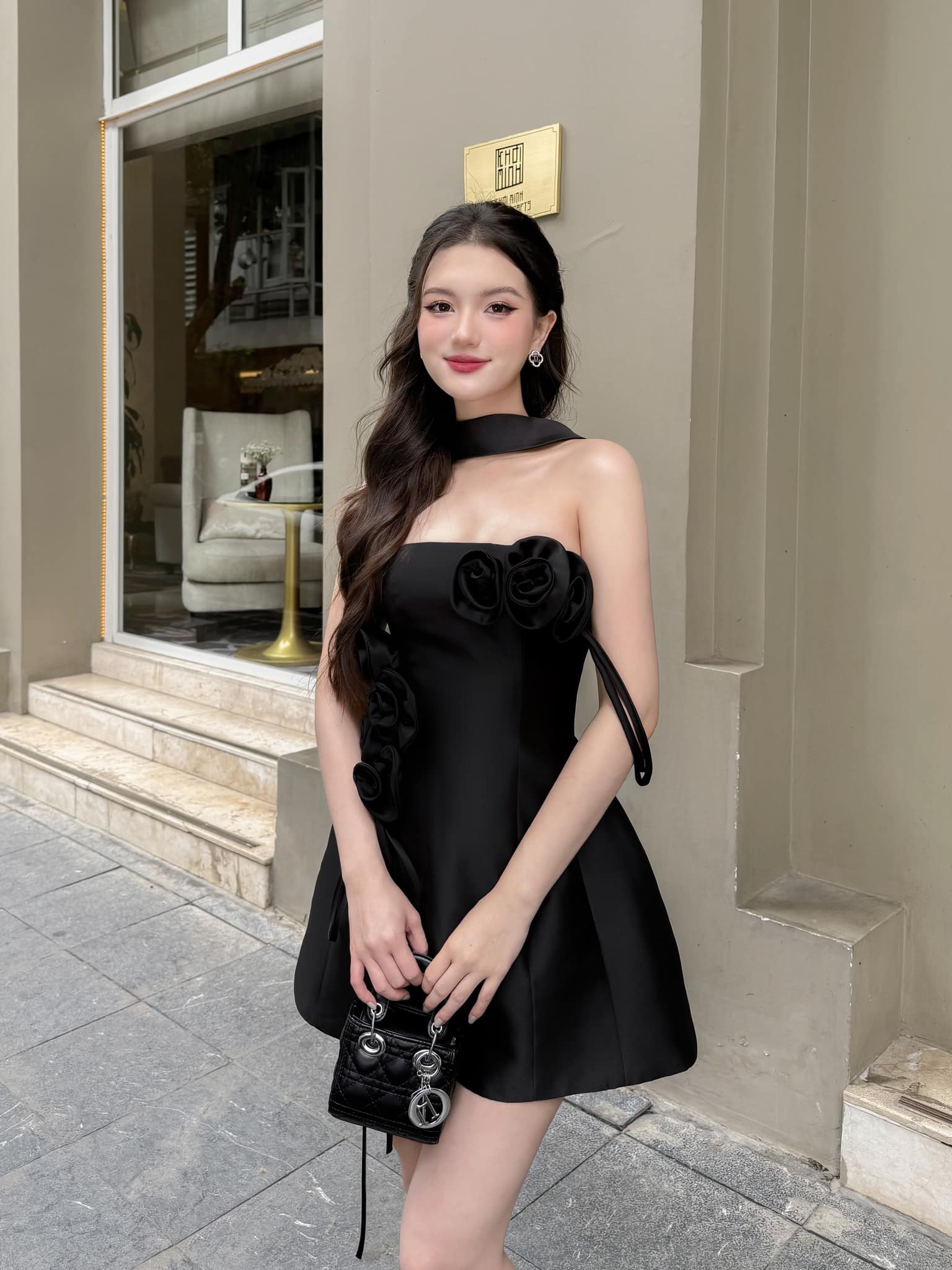 Chân dung phù dâu Hoàng Tú Quỳnh xách vali cho Đỗ Thị Hà trong Lễ vu quy - Ảnh 14. Chân dung phù dâu Hoàng Tú Quỳnh xách vali cho Đỗ Thị Hà trong Lễ vu quy - Ảnh 14.