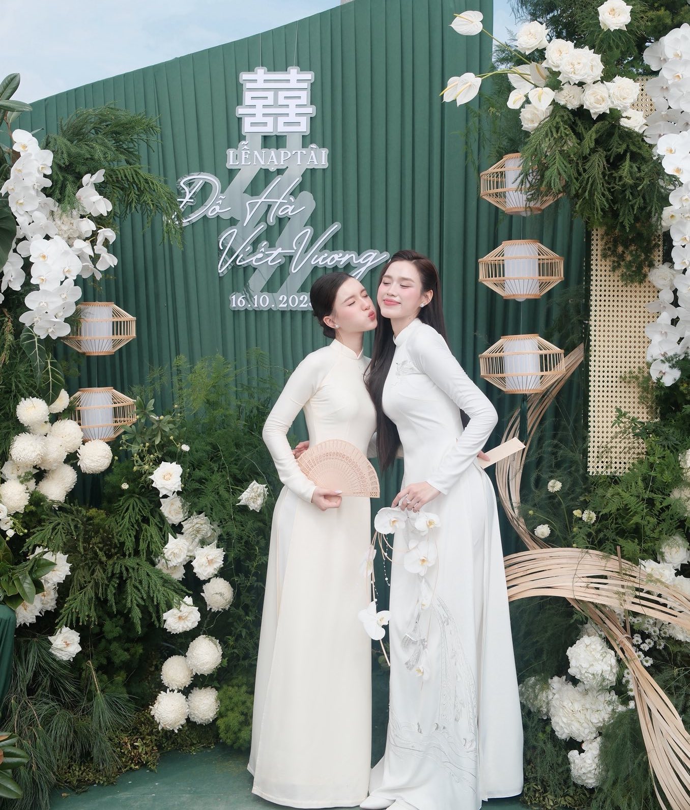 Chân dung phù dâu Hoàng Tú Quỳnh xách vali cho Đỗ Thị Hà trong Lễ vu quy - Ảnh 3. Chân dung phù dâu Hoàng Tú Quỳnh xách vali cho Đỗ Thị Hà trong Lễ vu quy - Ảnh 3.