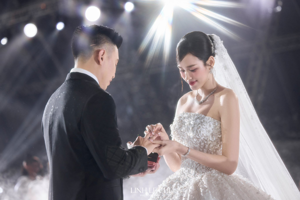Dòng viết của Đỗ Thị Hà sau hôn lễ tại Quảng Trị khiến khán giả xúc động - Ảnh 8. Dòng viết của Đỗ Thị Hà sau hôn lễ tại Quảng Trị khiến khán giả xúc động - Ảnh 8.