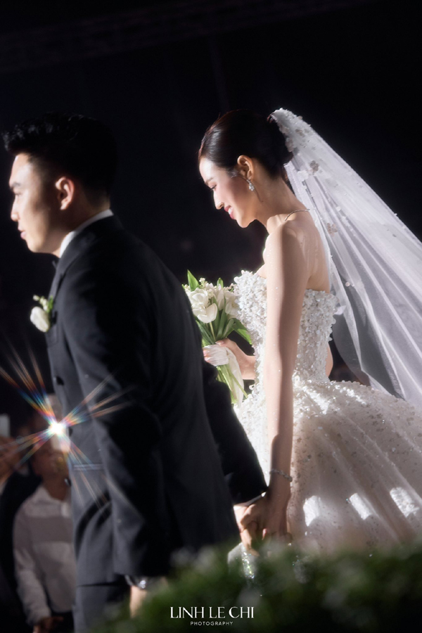 Dòng viết của Đỗ Thị Hà sau hôn lễ tại Quảng Trị khiến khán giả xúc động - Ảnh 9. Dòng viết của Đỗ Thị Hà sau hôn lễ tại Quảng Trị khiến khán giả xúc động - Ảnh 9.