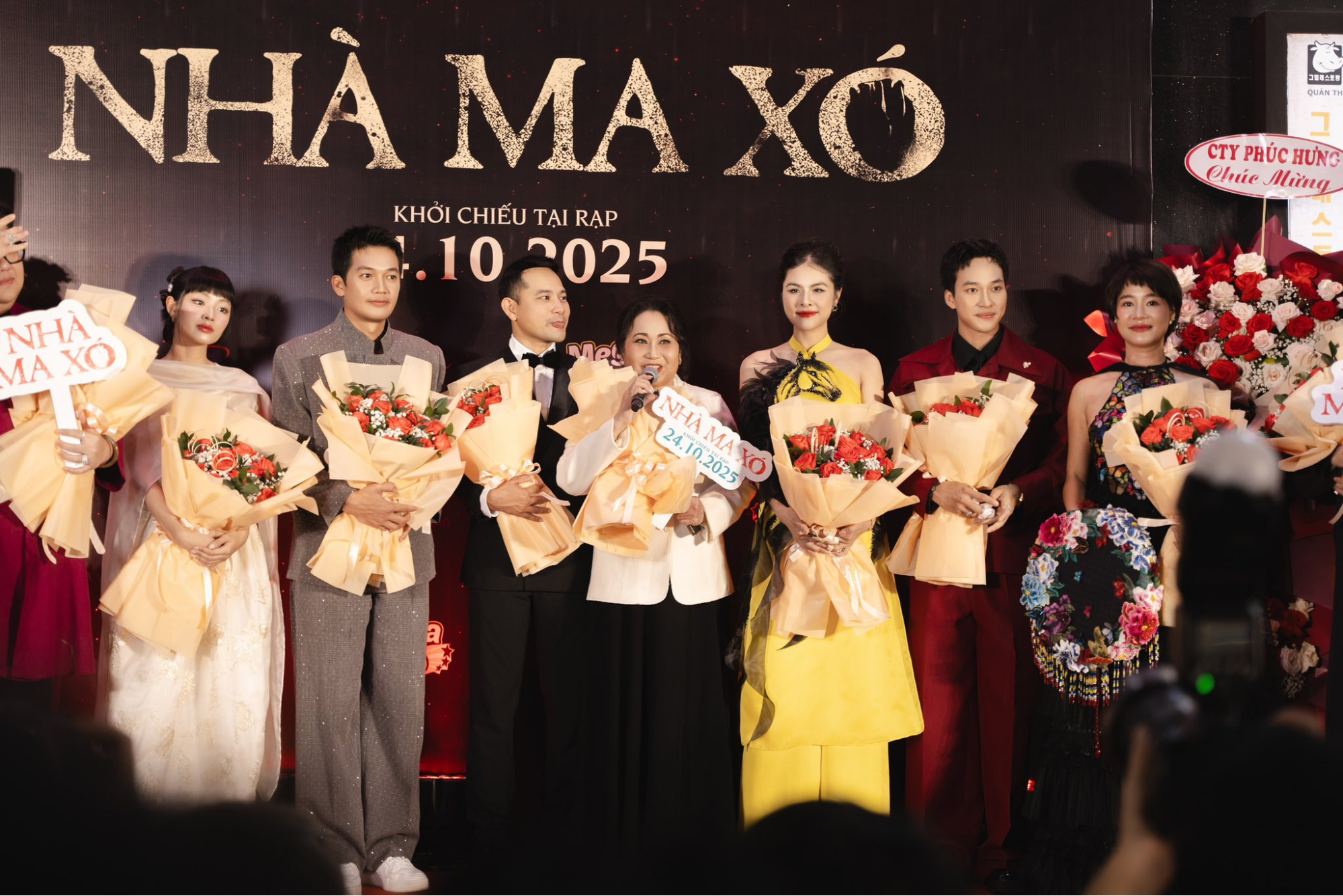 Vân Trang rạng rỡ tại sự kiện ra mắt phim Nhà ma xó , thu hút mọi ánh nhìn - Ảnh 5. Vân Trang rạng rỡ tại sự kiện ra mắt phim Nhà ma xó , thu hút mọi ánh nhìn - Ảnh 5.