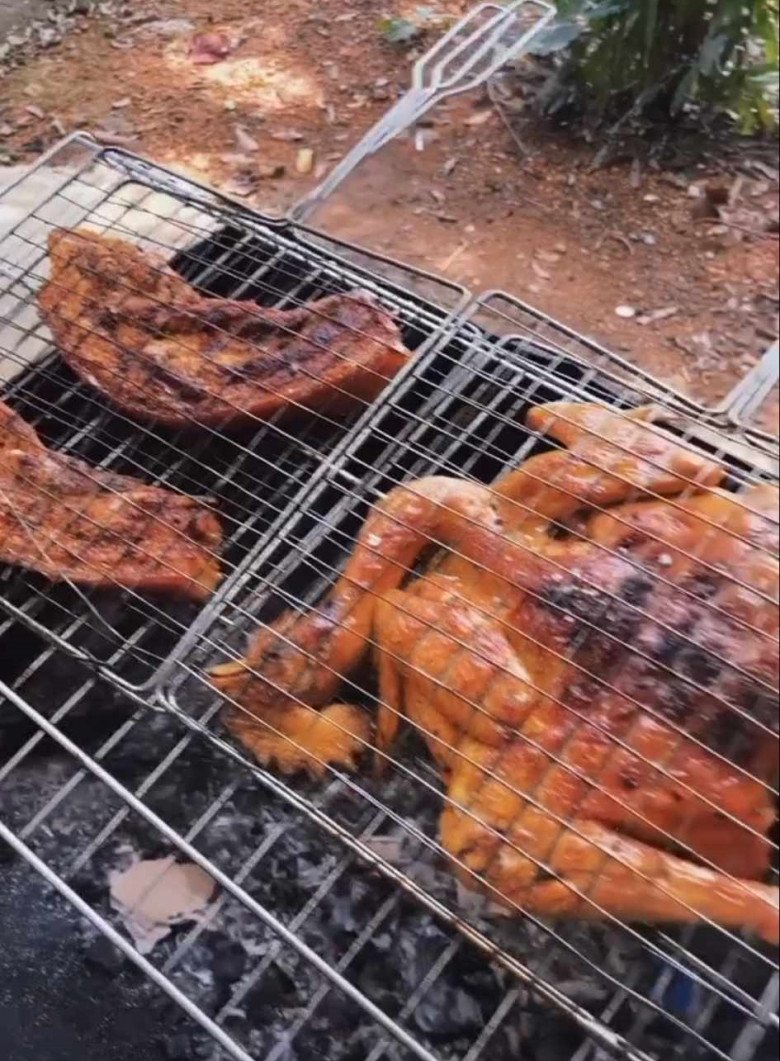 mai-dinh-bua-an-o-que-huong-toan-dac-san-ngon-mat-3734638289666681379651327116625160046247742n-1694155343-497-width780height1061-1761198815056-17611988154111543826031.jpg