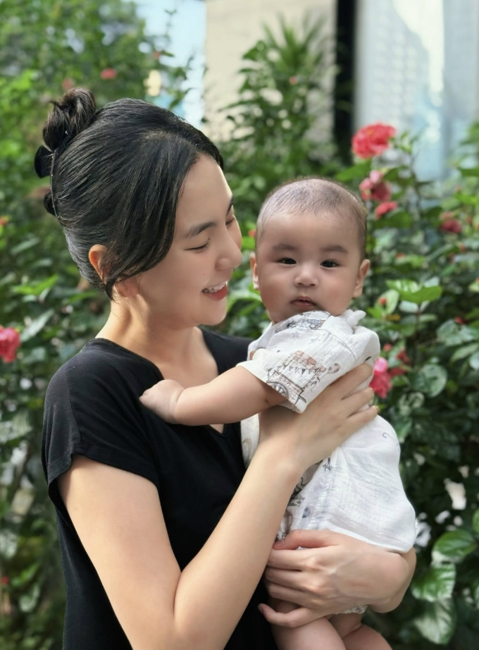 Mai Ngọc sống viên mãn trong lâu đài nhà chồng ở Bắc Ninh - Ảnh 2. Mai Ngọc sống viên mãn trong lâu đài nhà chồng ở Bắc Ninh - Ảnh 2.