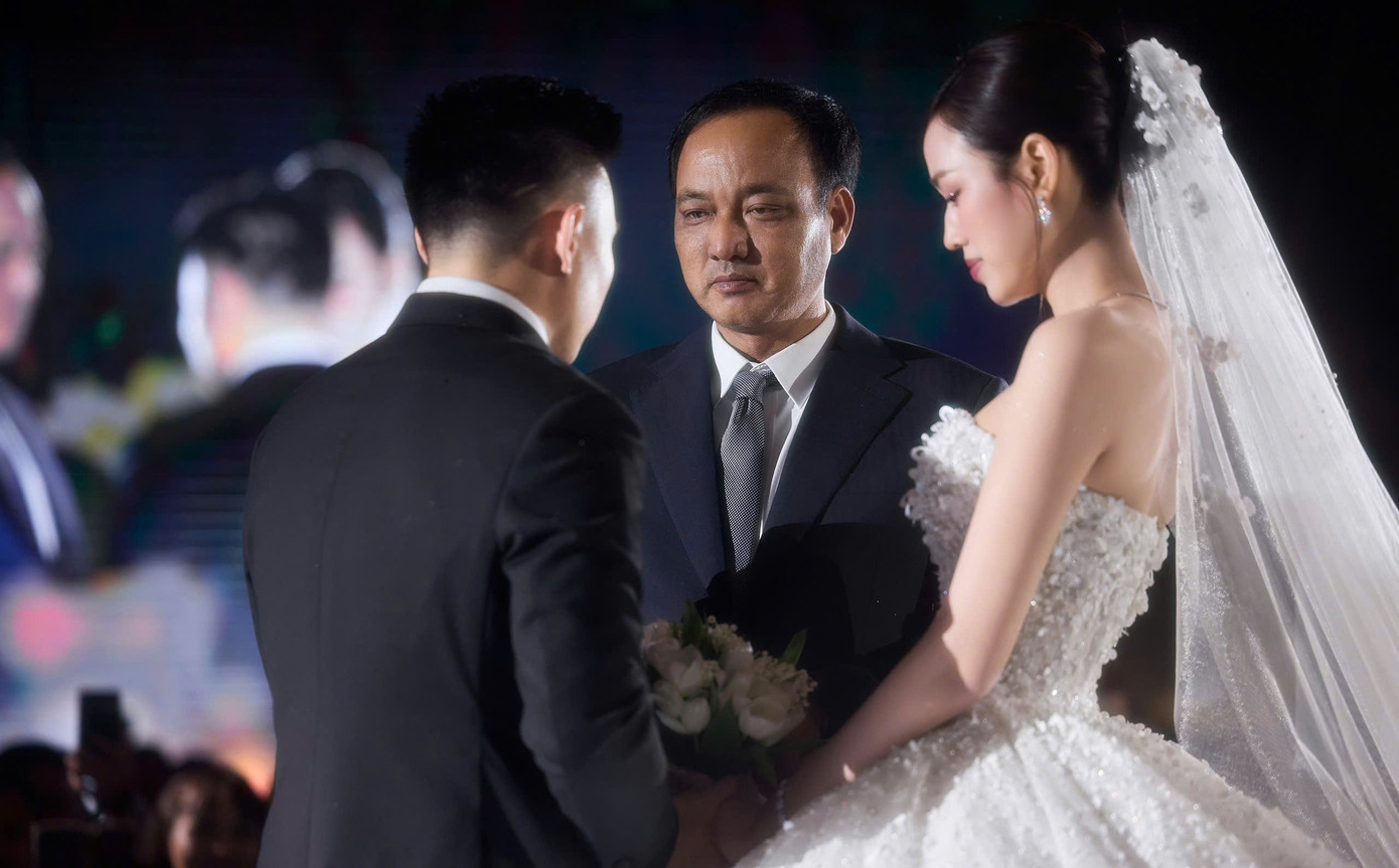 Lý do đám cưới Đỗ Thị Hà tạo cơn sốt mạng xã hội - Ảnh 7. Lý do đám cưới Đỗ Thị Hà tạo cơn sốt mạng xã hội - Ảnh 7.