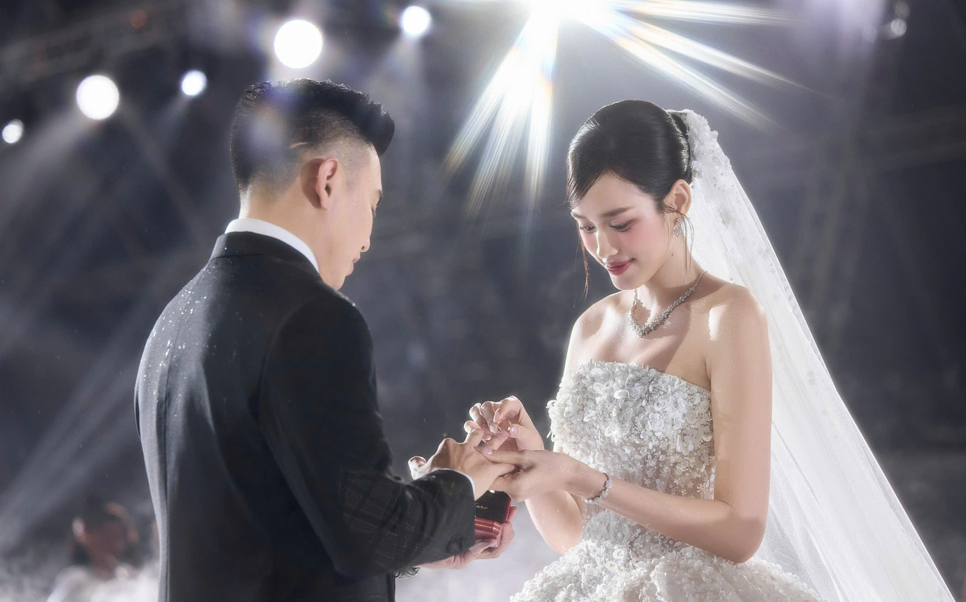 Lý do đám cưới Đỗ Thị Hà tạo cơn sốt mạng xã hội - Ảnh 8. Lý do đám cưới Đỗ Thị Hà tạo cơn sốt mạng xã hội - Ảnh 8.